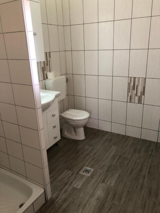 Tisza-Kert Apartmanok ทิสซาฟือแรด ภายนอก รูปภาพ