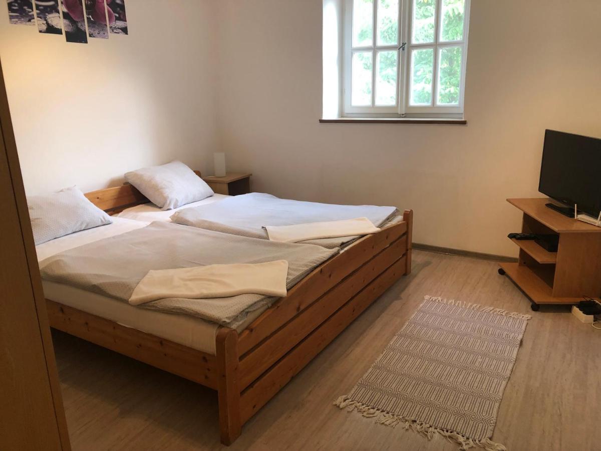 Tisza-Kert Apartmanok ทิสซาฟือแรด ภายนอก รูปภาพ