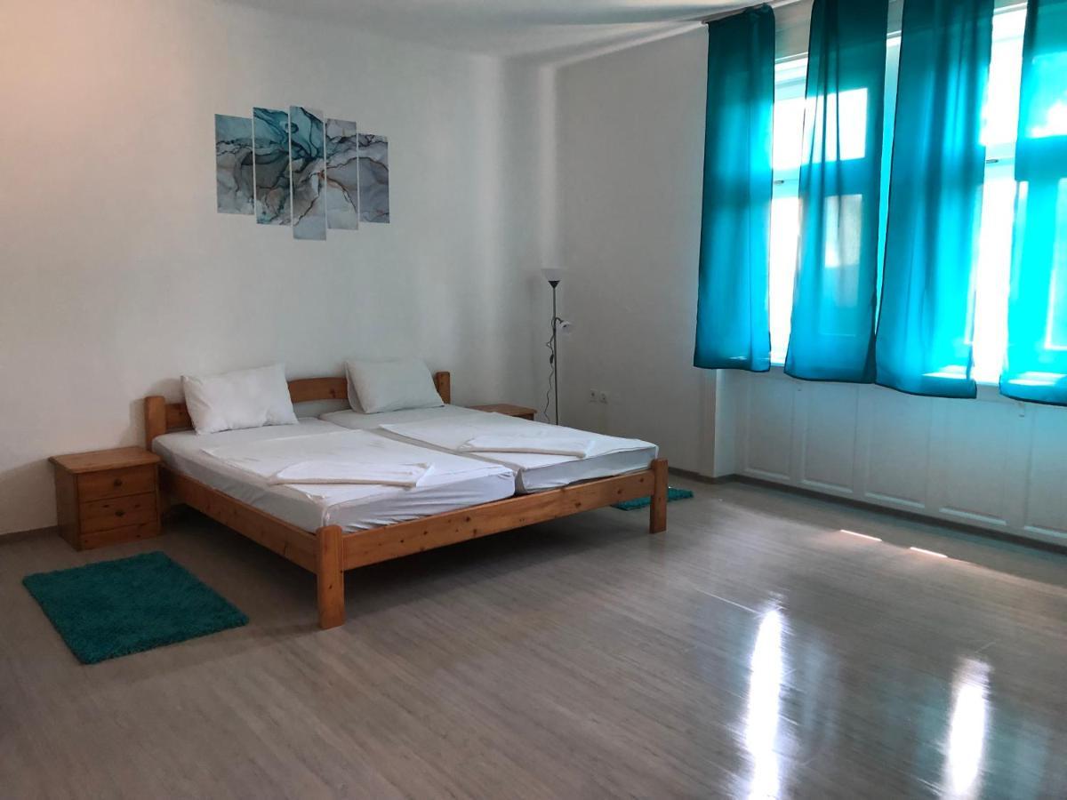 Tisza-Kert Apartmanok ทิสซาฟือแรด ภายนอก รูปภาพ