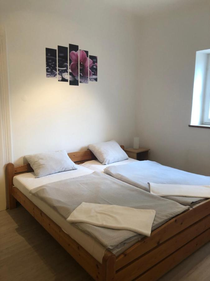 Tisza-Kert Apartmanok ทิสซาฟือแรด ภายนอก รูปภาพ