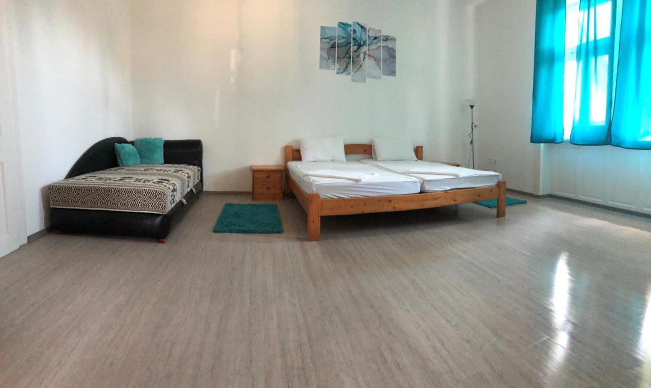 Tisza-Kert Apartmanok ทิสซาฟือแรด ภายนอก รูปภาพ